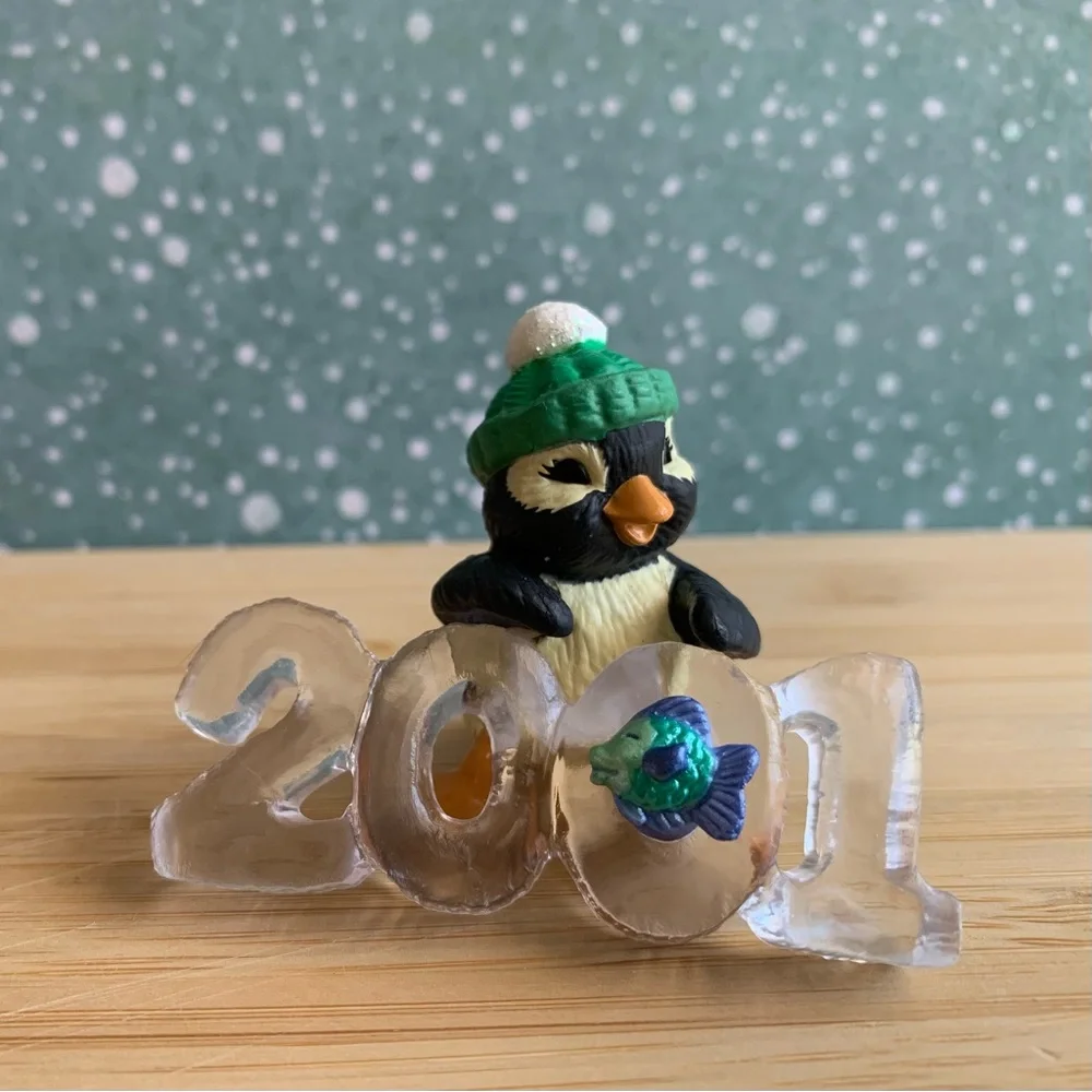 Hallmark Keepsake Ornament * Cool Decade * 2001